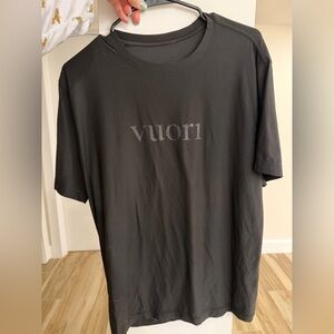 Vuori Strato Tech Graphic Tee in Black size Large